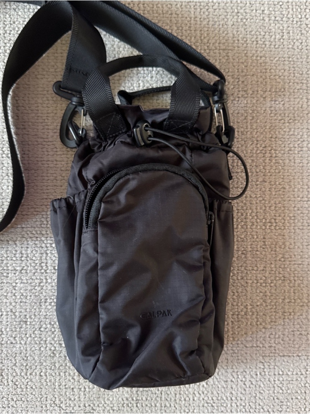 Black Calpak water bottle holder crossbody - Picture 2 of 4